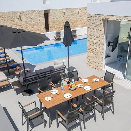 Willa The Ultimate 5 Star Holiday In With Private Pool And Close To The Beach 1546