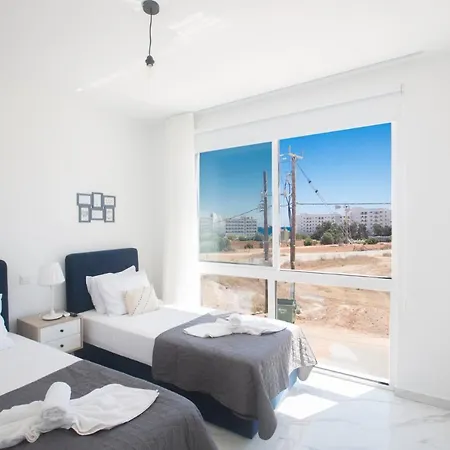 The Ultimate 5 Star Holiday In With Private Pool And Close To The Beach 1546 *