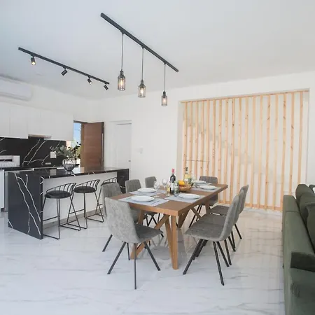 The Ultimate 5 Star Holiday In With Private Pool And Close To The Beach 1546 *