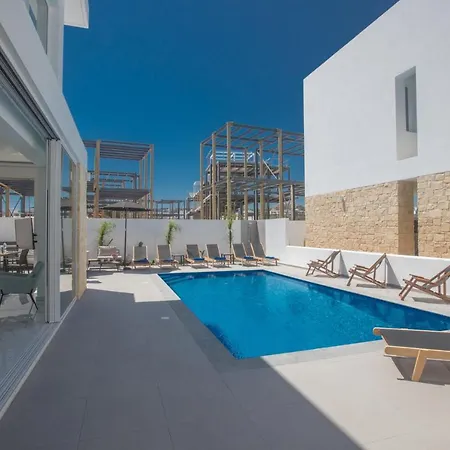 The Ultimate 5 Star Holiday In With Private Pool And Close To The Beach 1546
